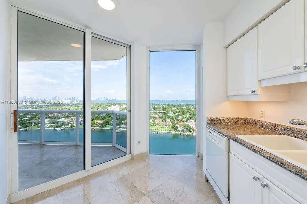 4779 Collins Ave, #2206