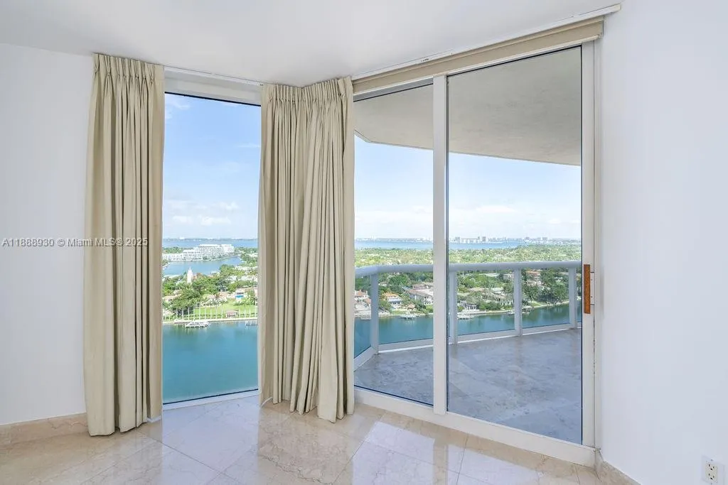 4779 Collins Ave, #2206