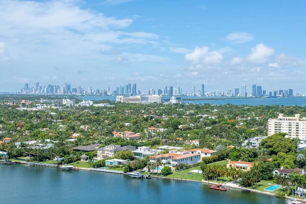 4779 Collins Ave, #2206