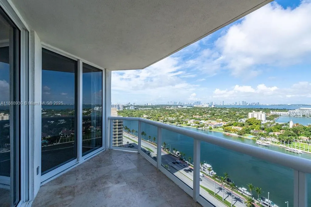 4779 Collins Ave, #2206