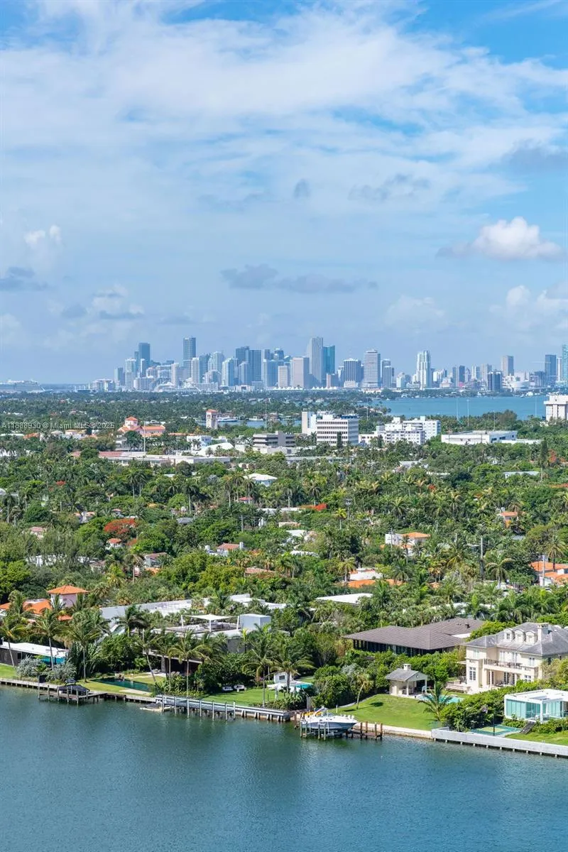 4779 Collins Ave, #2206