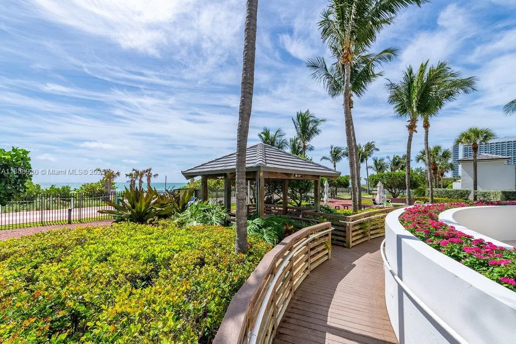 4779 Collins Ave, #2206