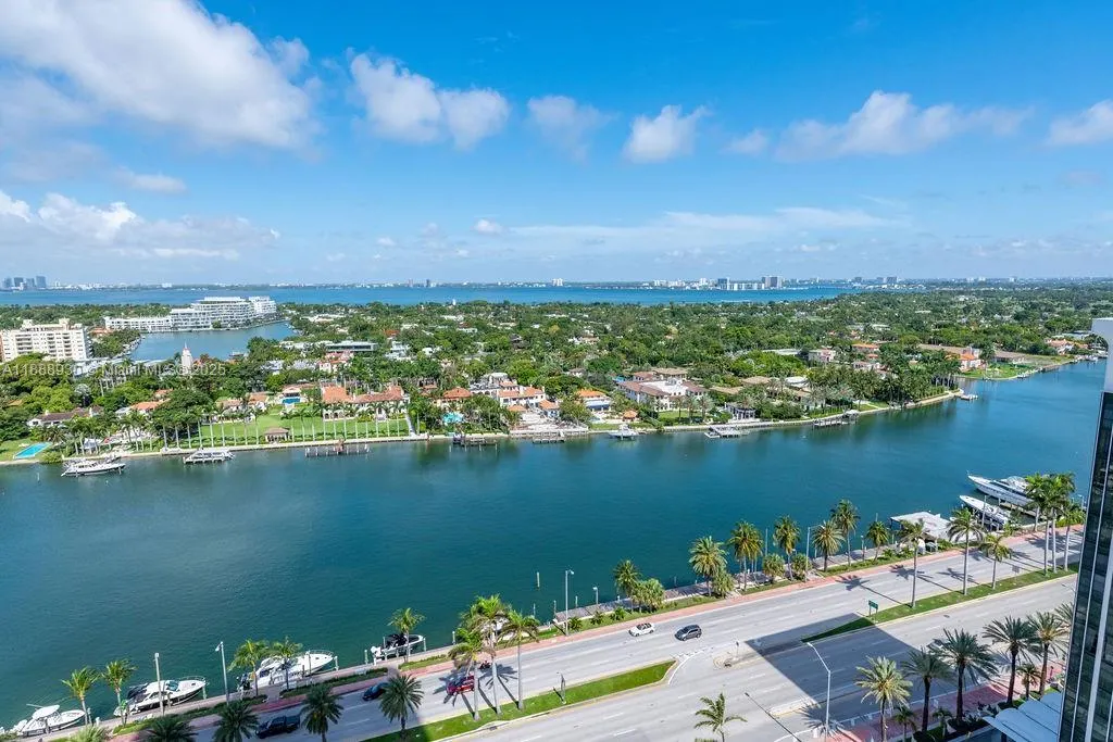 4779 Collins Ave, #2206