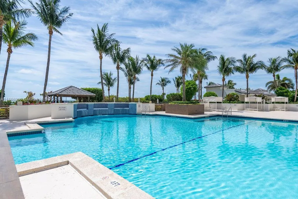 4779 Collins Ave, #2206