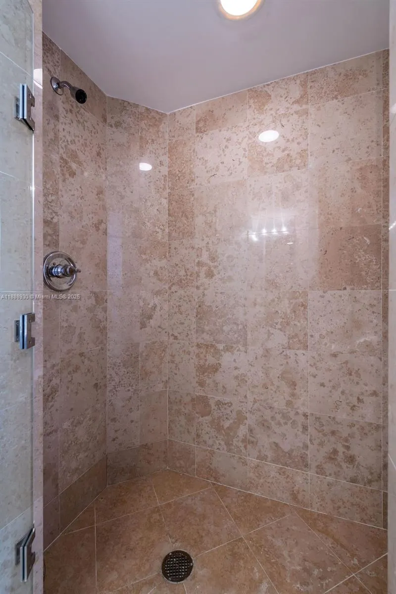 4779 Collins Ave, #2206