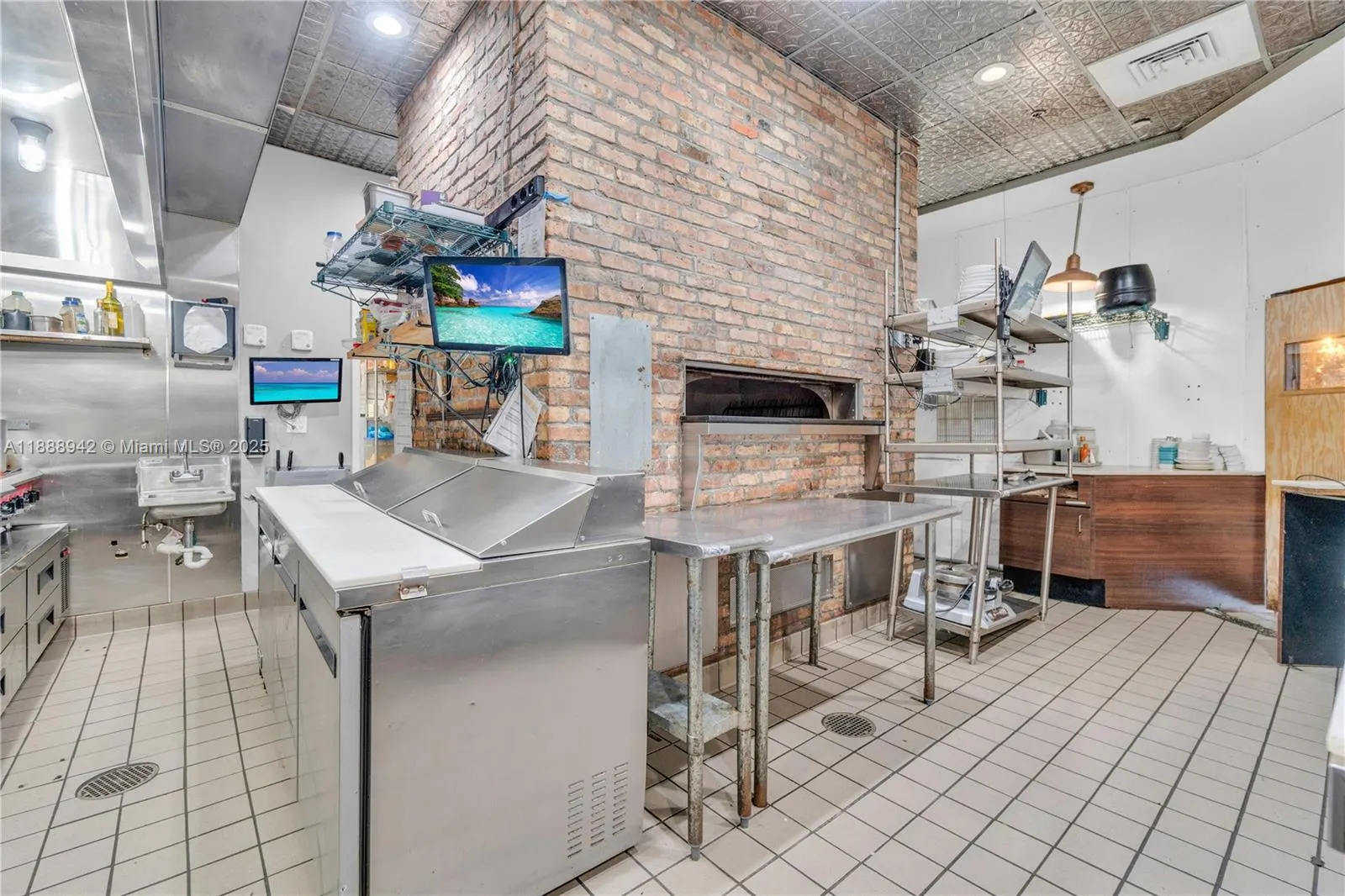 TURN-KEY RESTAURANT N STATE ROAD 7