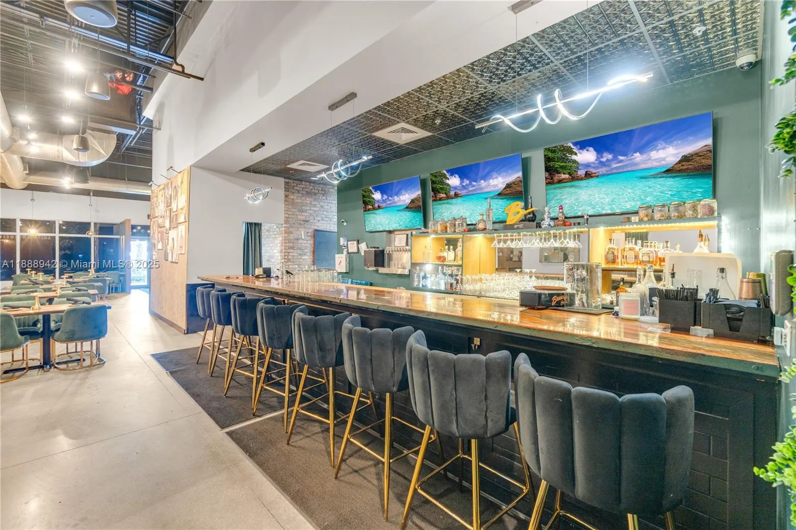 TURN-KEY RESTAURANT N STATE ROAD 7