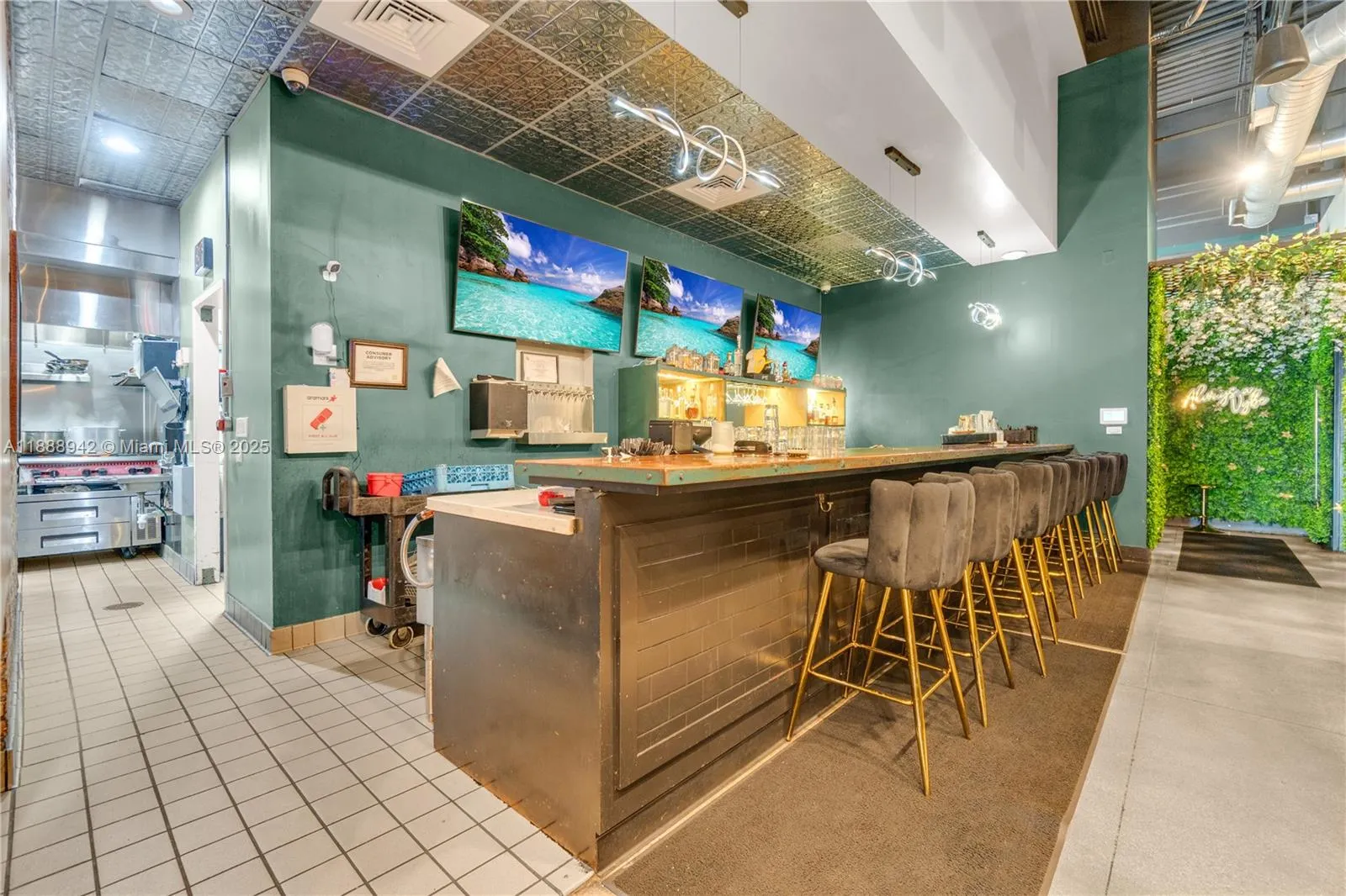 TURN-KEY RESTAURANT N STATE ROAD 7