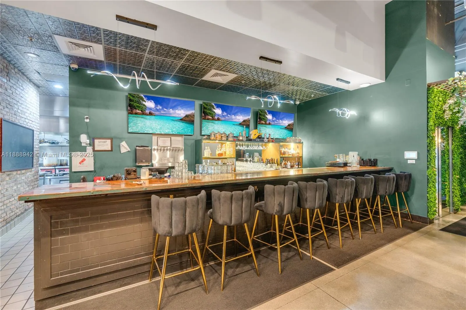 TURN-KEY RESTAURANT N STATE ROAD 7