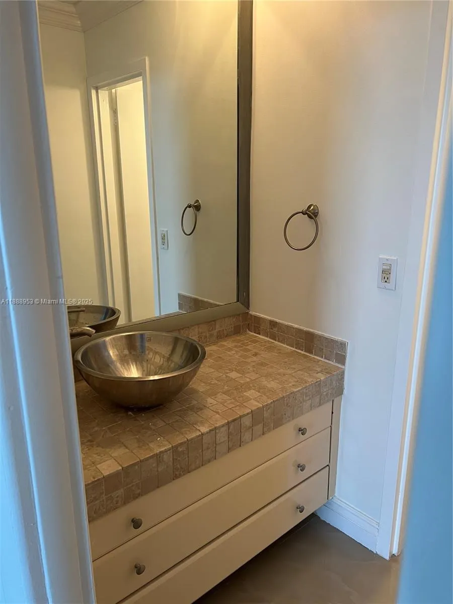 2020 NE 135th St, #711