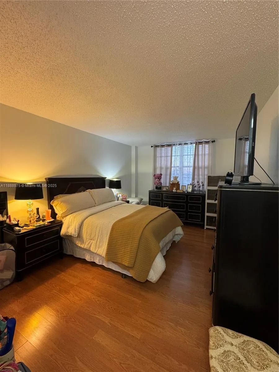 1455 N Treasure Dr, #3C