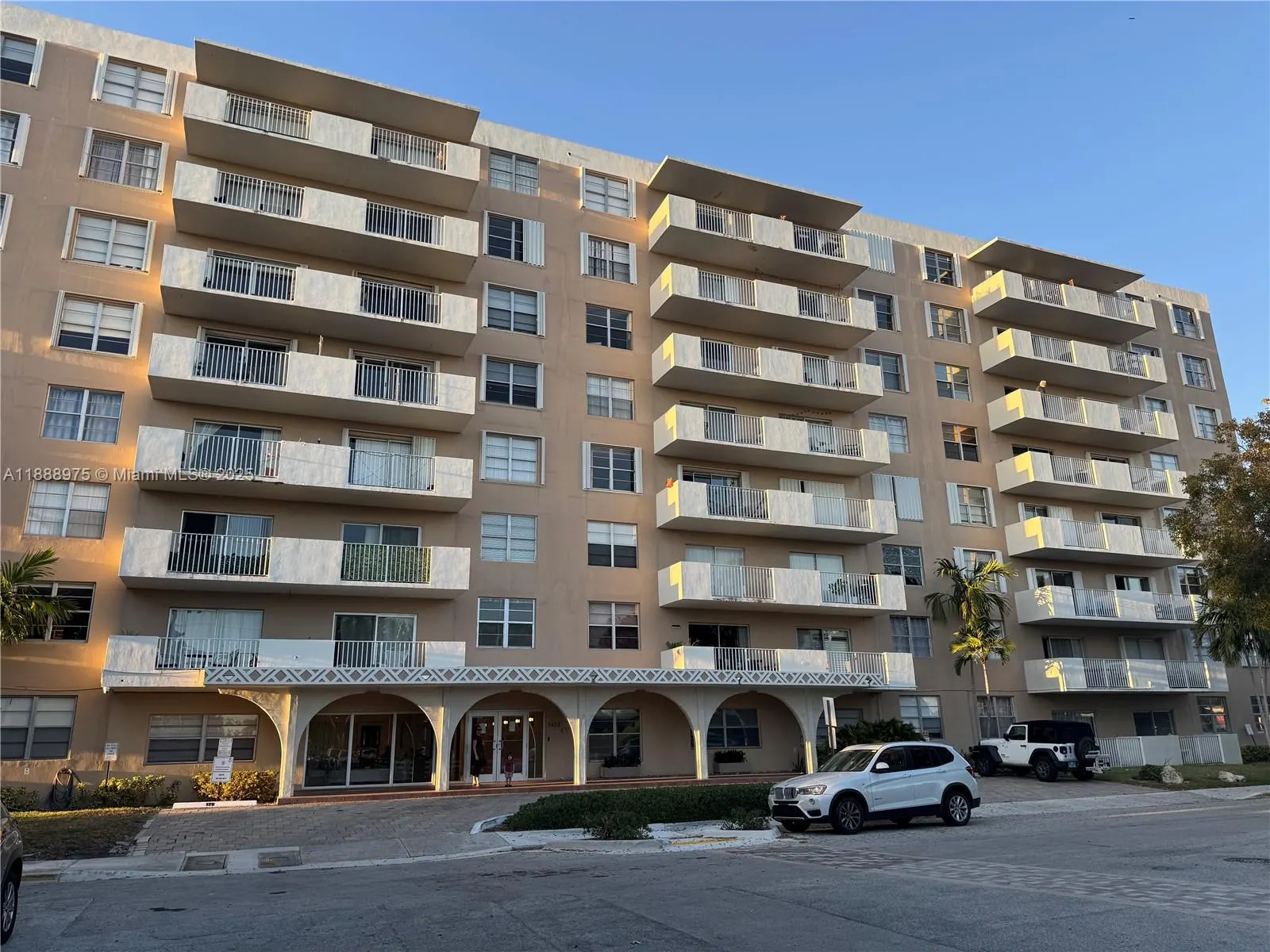 1455 N Treasure Dr, #3C