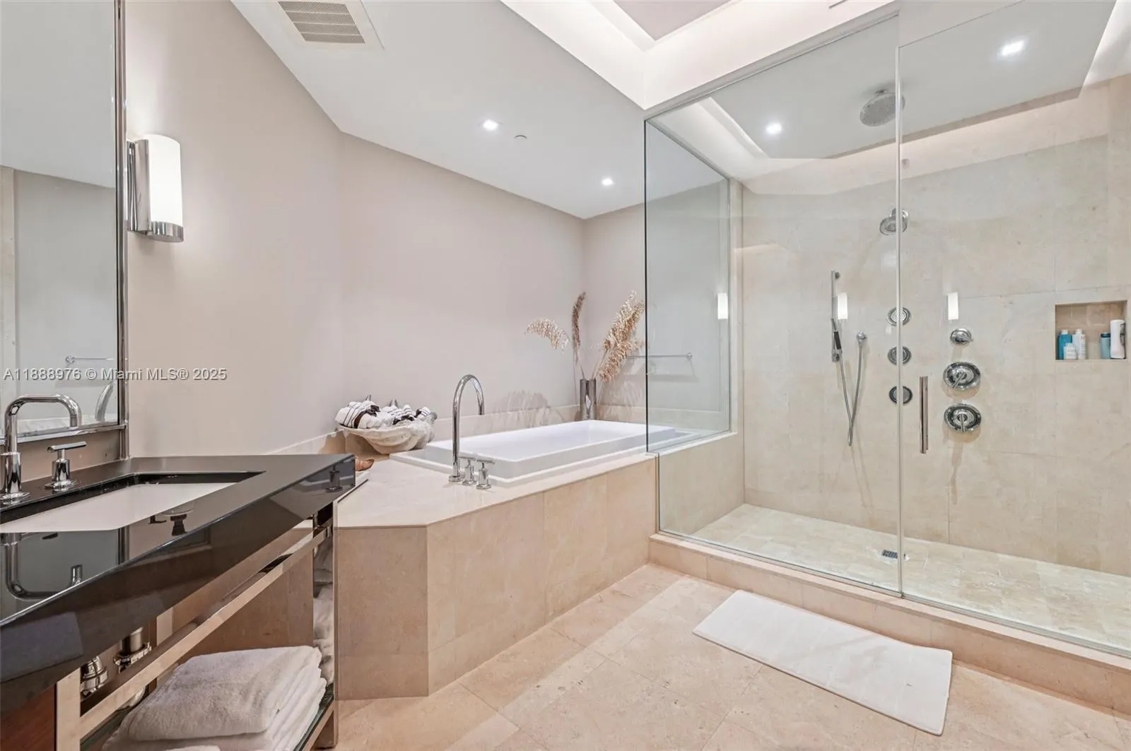 9703 Collins Ave, #600