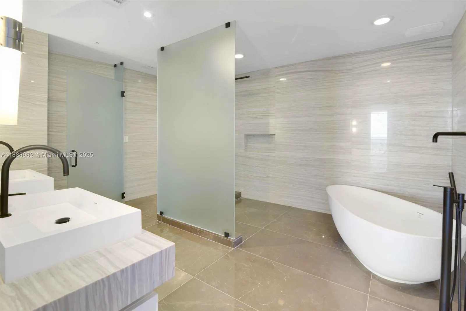 2200 N Ocean Blvd, #S906