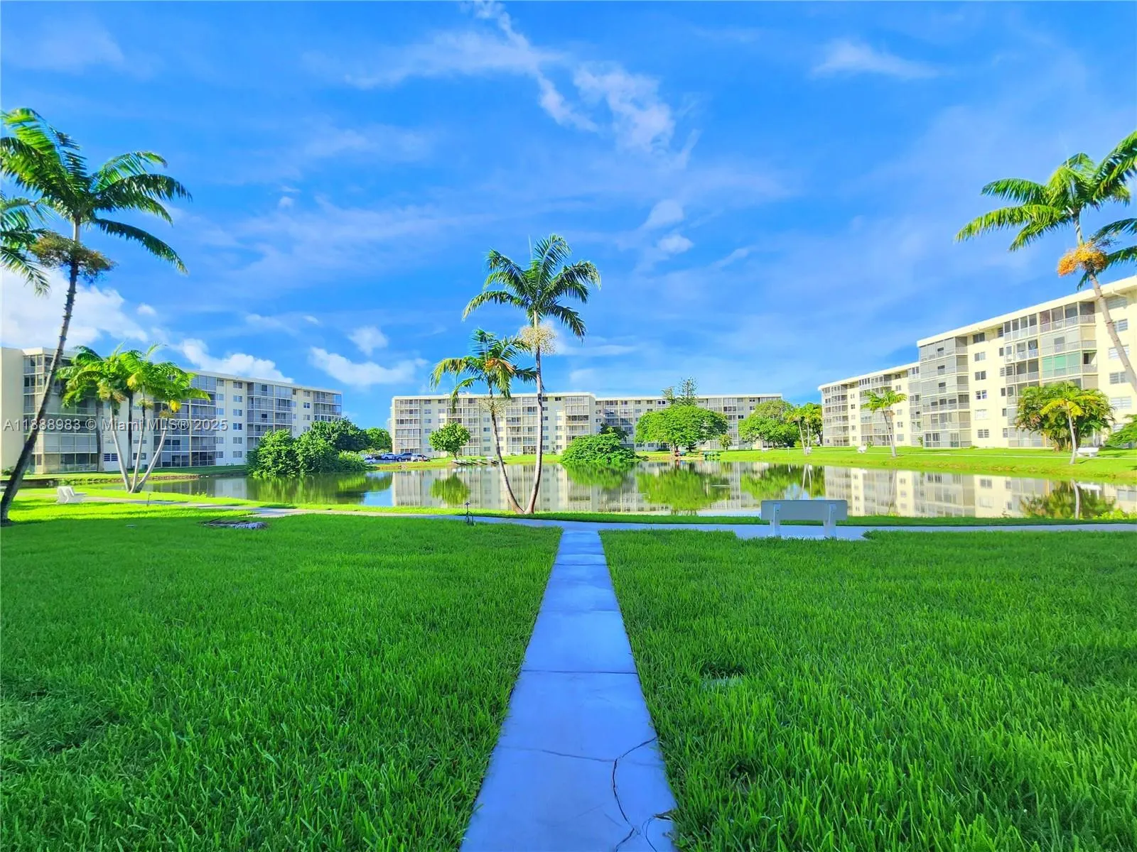 2855 Leonard Dr, #H205