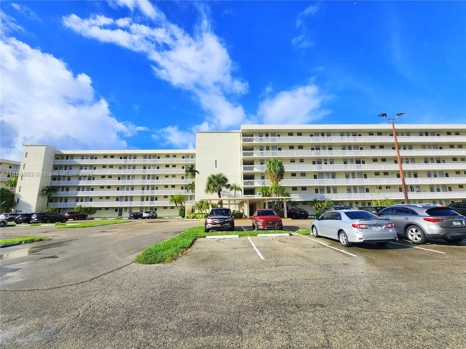 2855 Leonard Dr, #H205