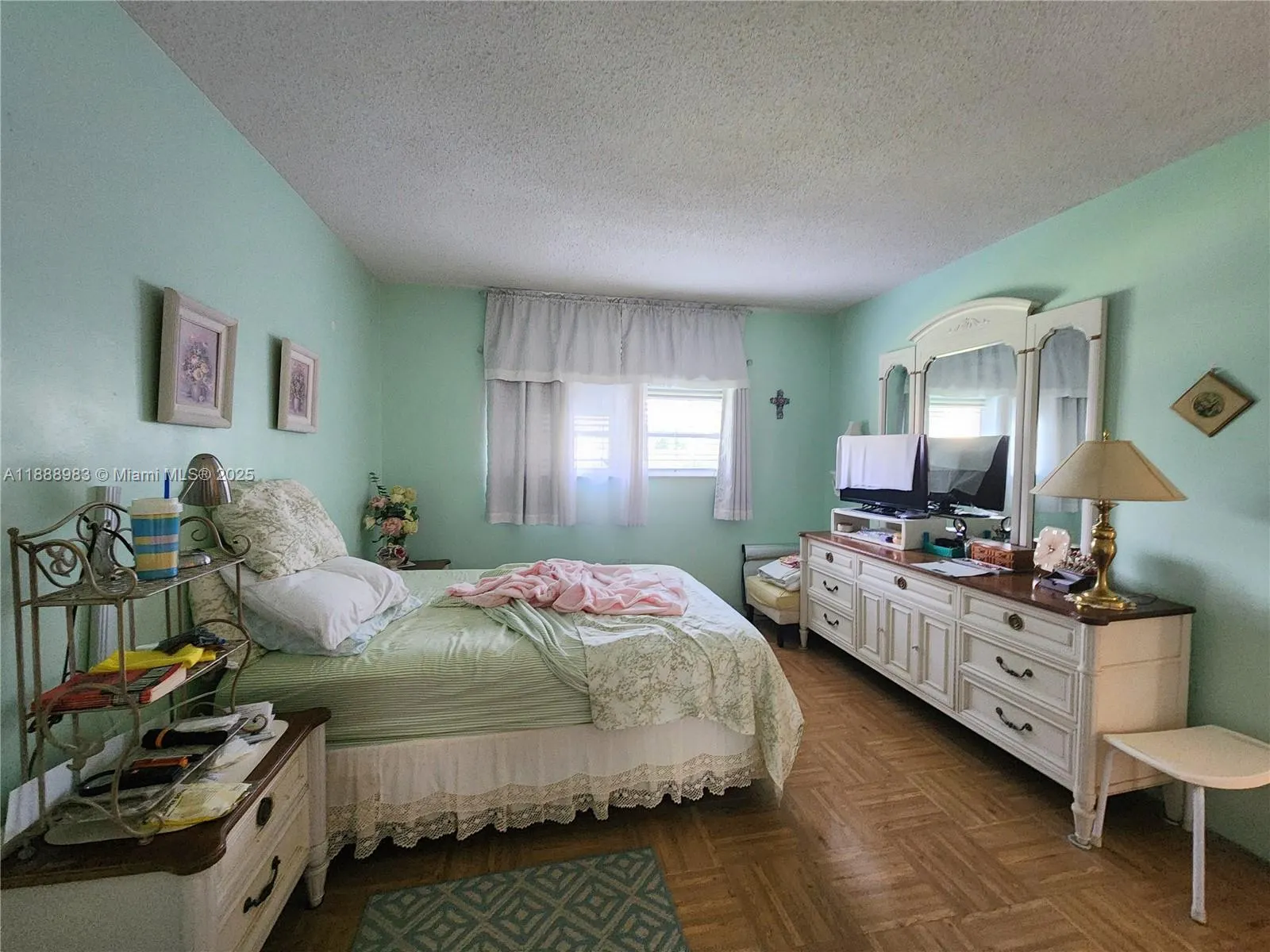 2855 Leonard Dr, #H205
