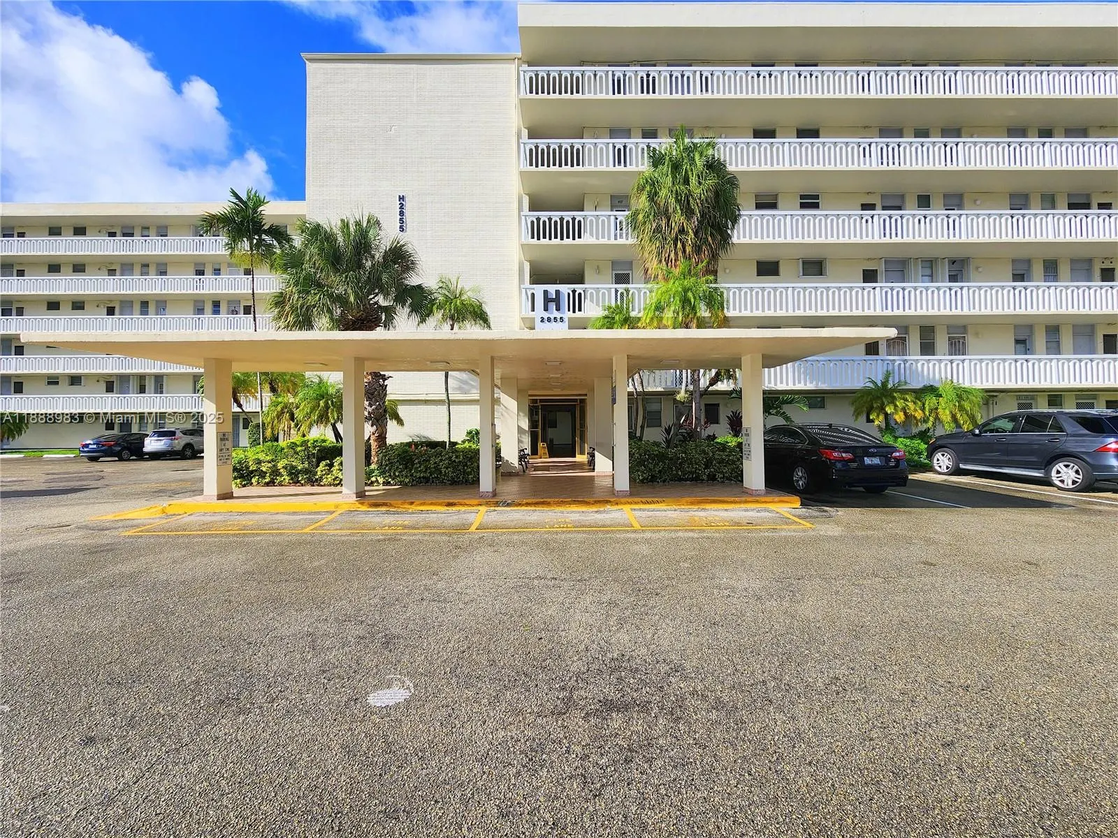 2855 Leonard Dr, #H205