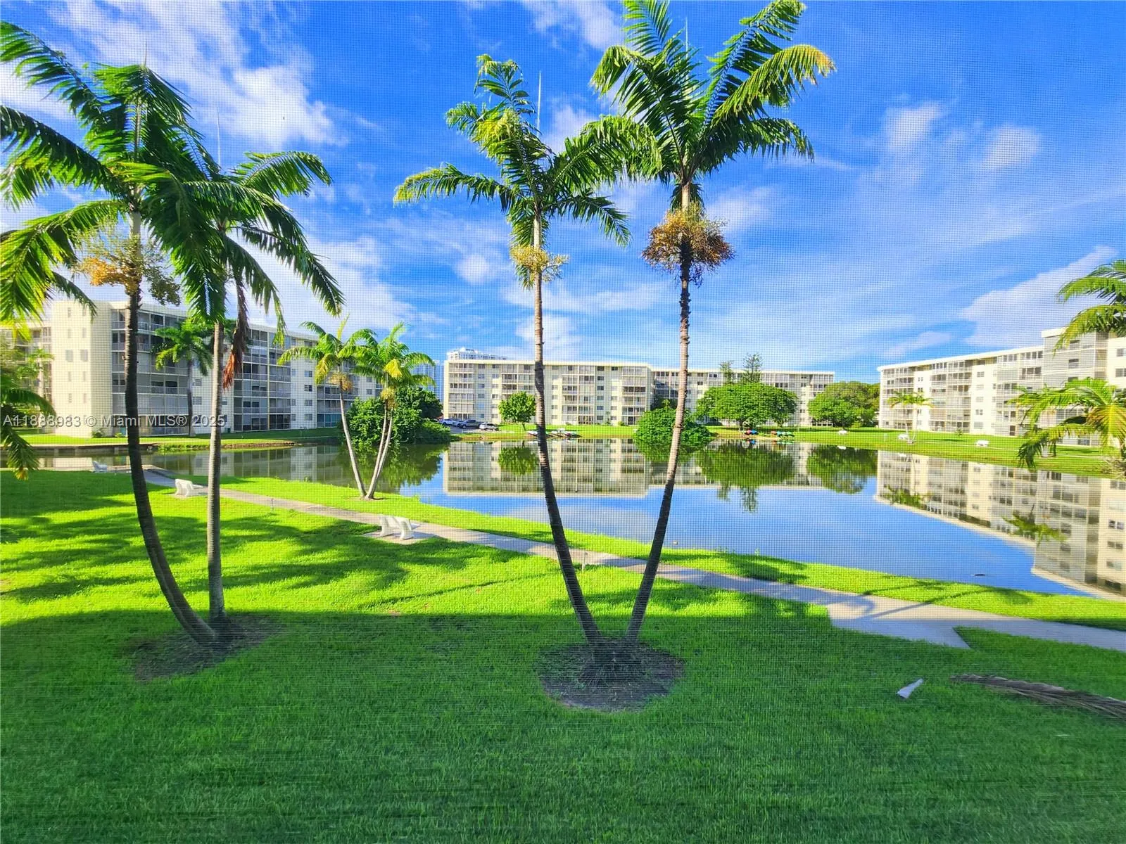 2855 Leonard Dr, #H205