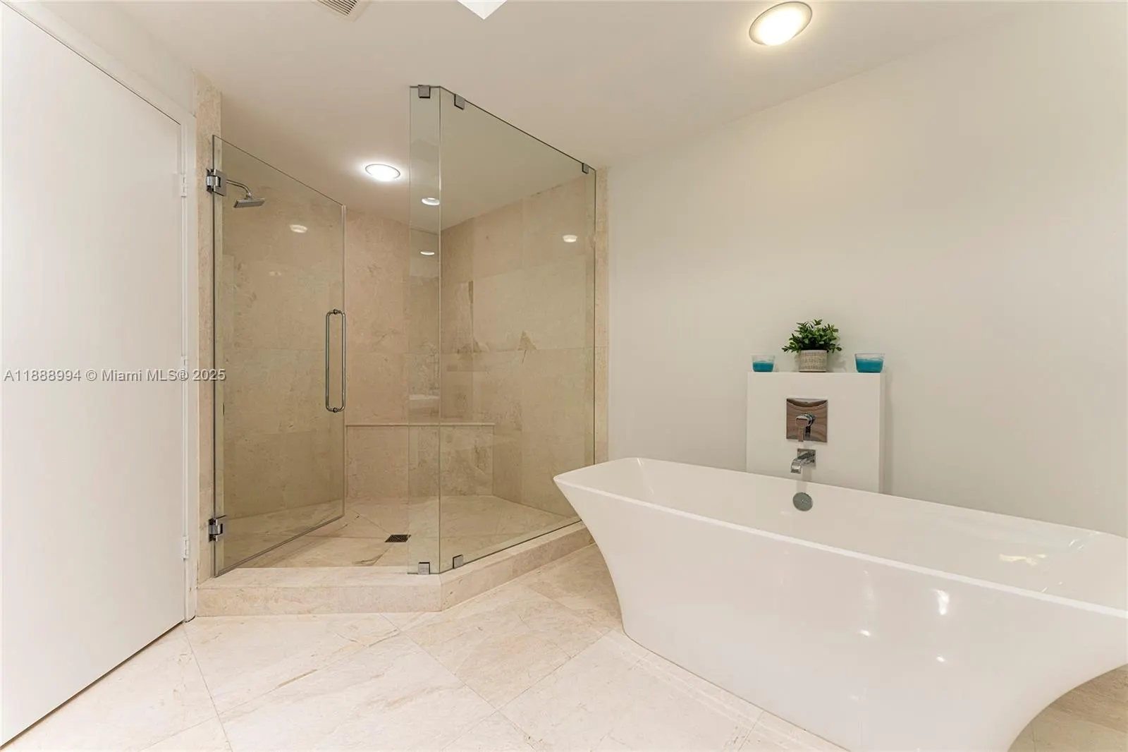 17111 Biscayne Blvd, #2109