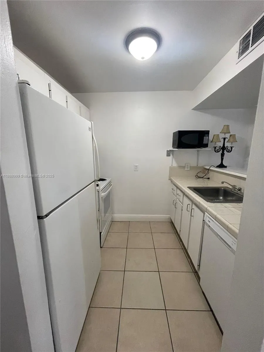 4222 Inverrary Blvd, #4106