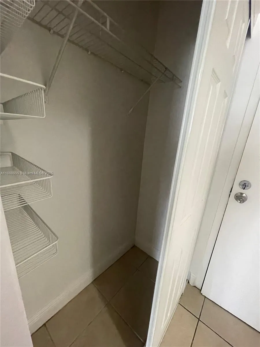 4222 Inverrary Blvd, #4106