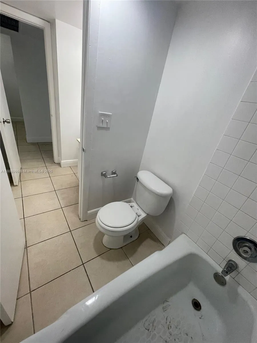 4222 Inverrary Blvd, #4106