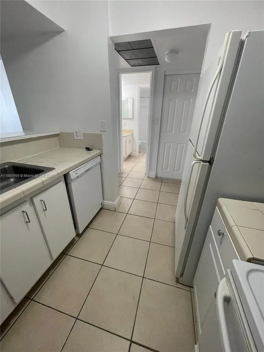 4222 Inverrary Blvd, #4106