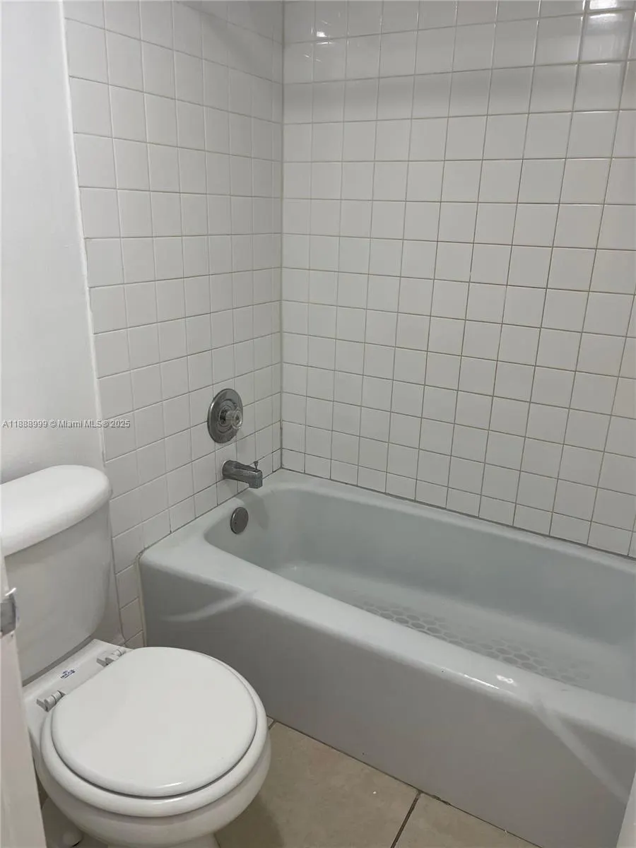 4222 Inverrary Blvd, #4106