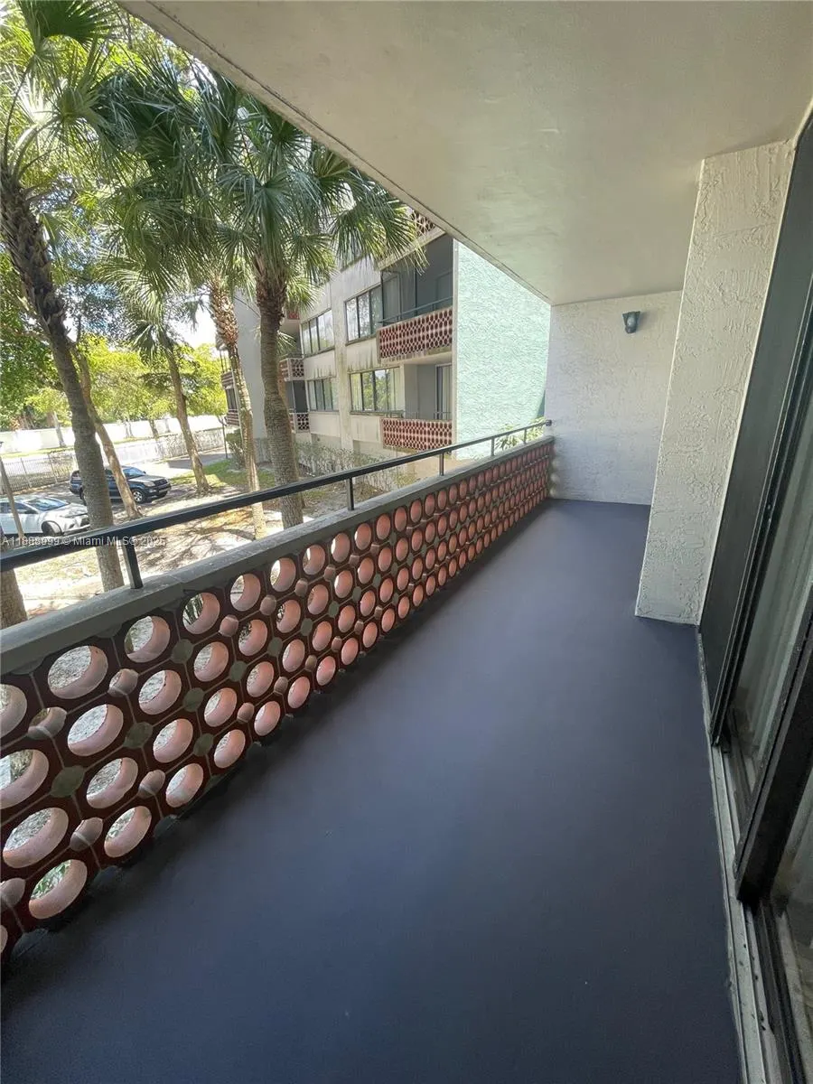 4222 Inverrary Blvd, #4106