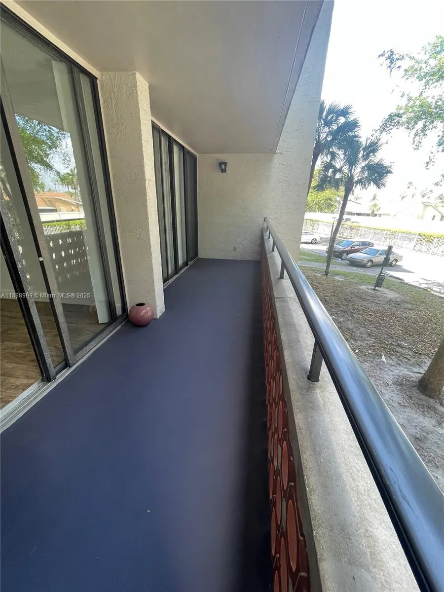 4222 Inverrary Blvd, #4106