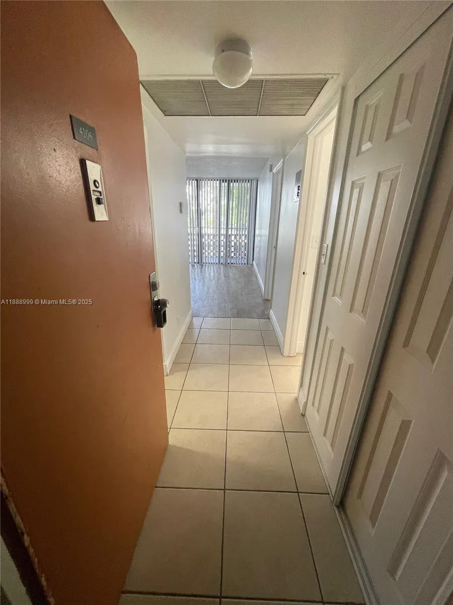 4222 Inverrary Blvd, #4106