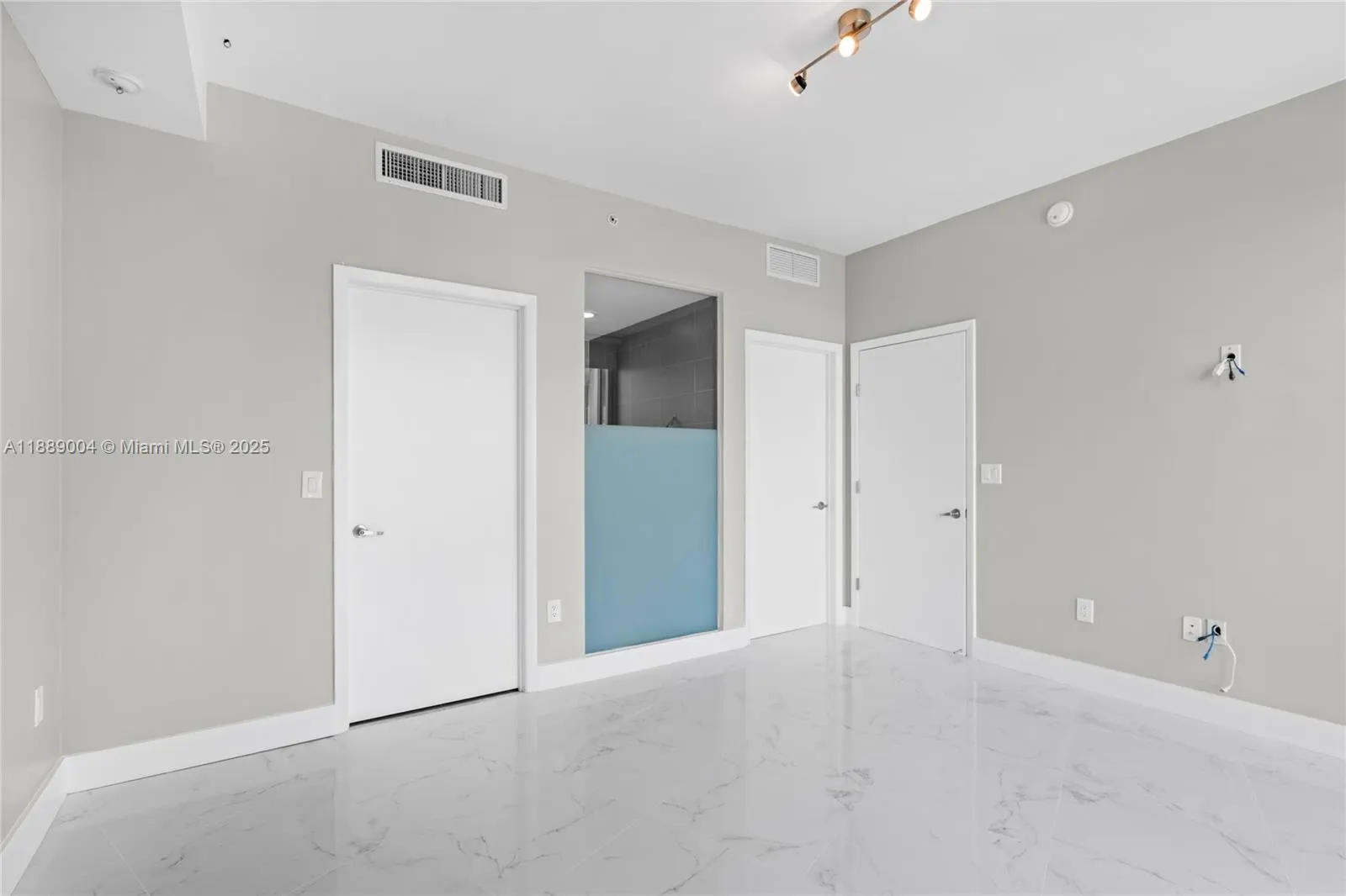 92 SW 3rd St, #5206