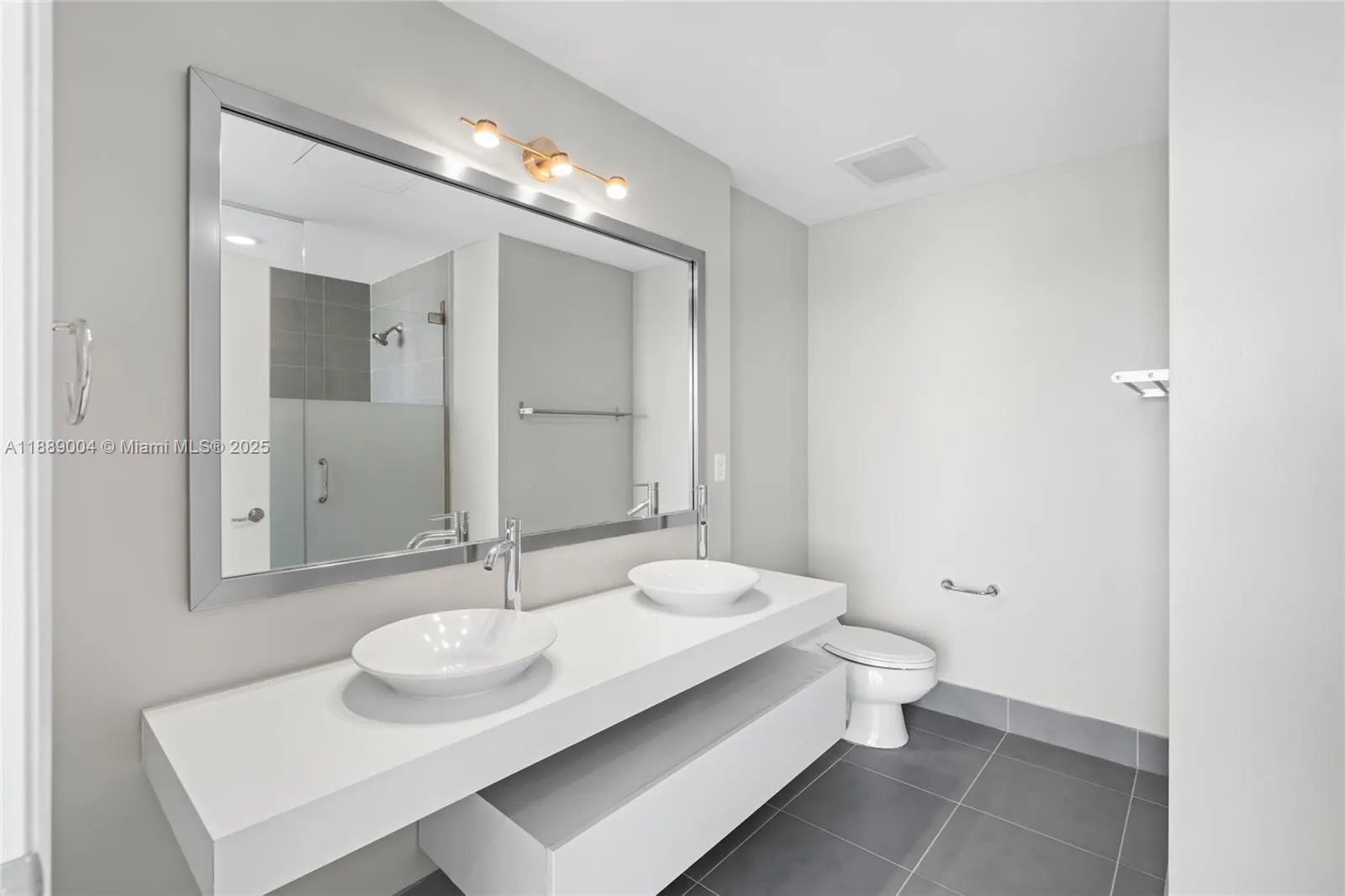 92 SW 3rd St, #5206