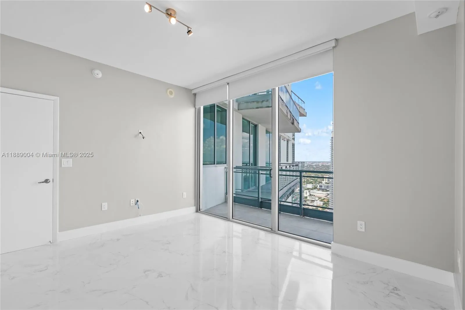 92 SW 3rd St, #5206
