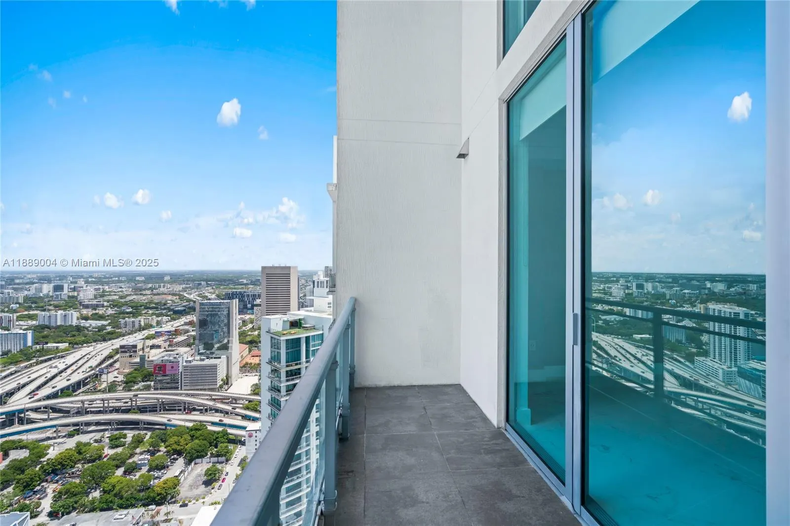 92 SW 3rd St, #5206