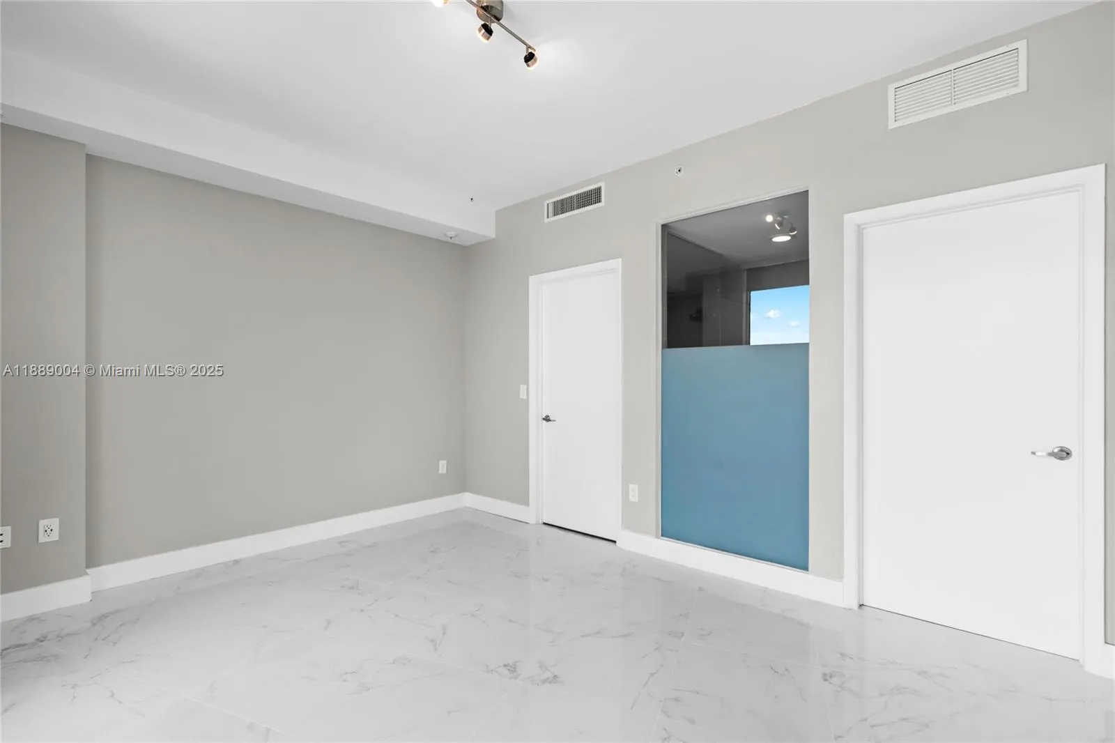 92 SW 3rd St, #5206