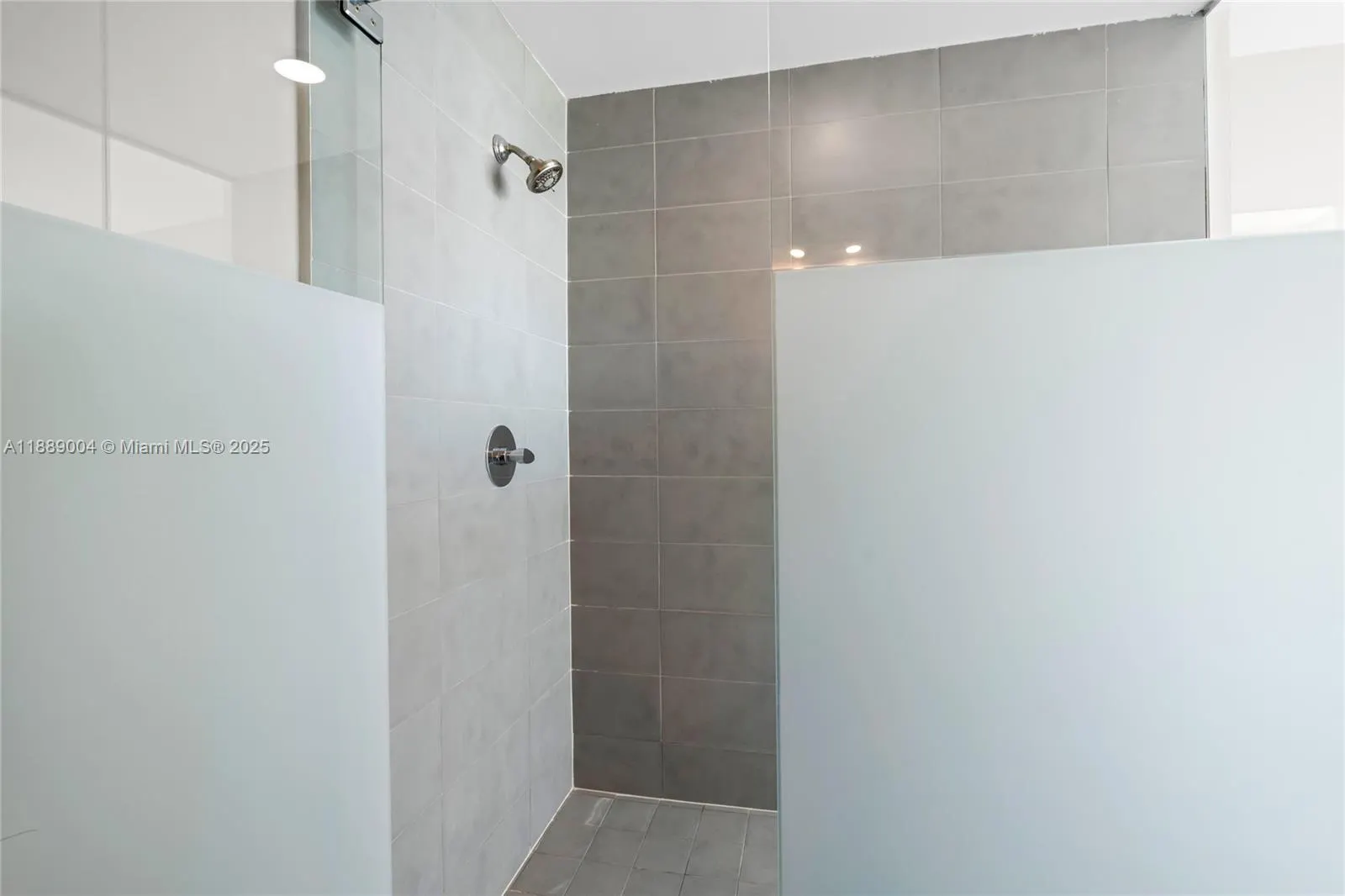 92 SW 3rd St, #5206