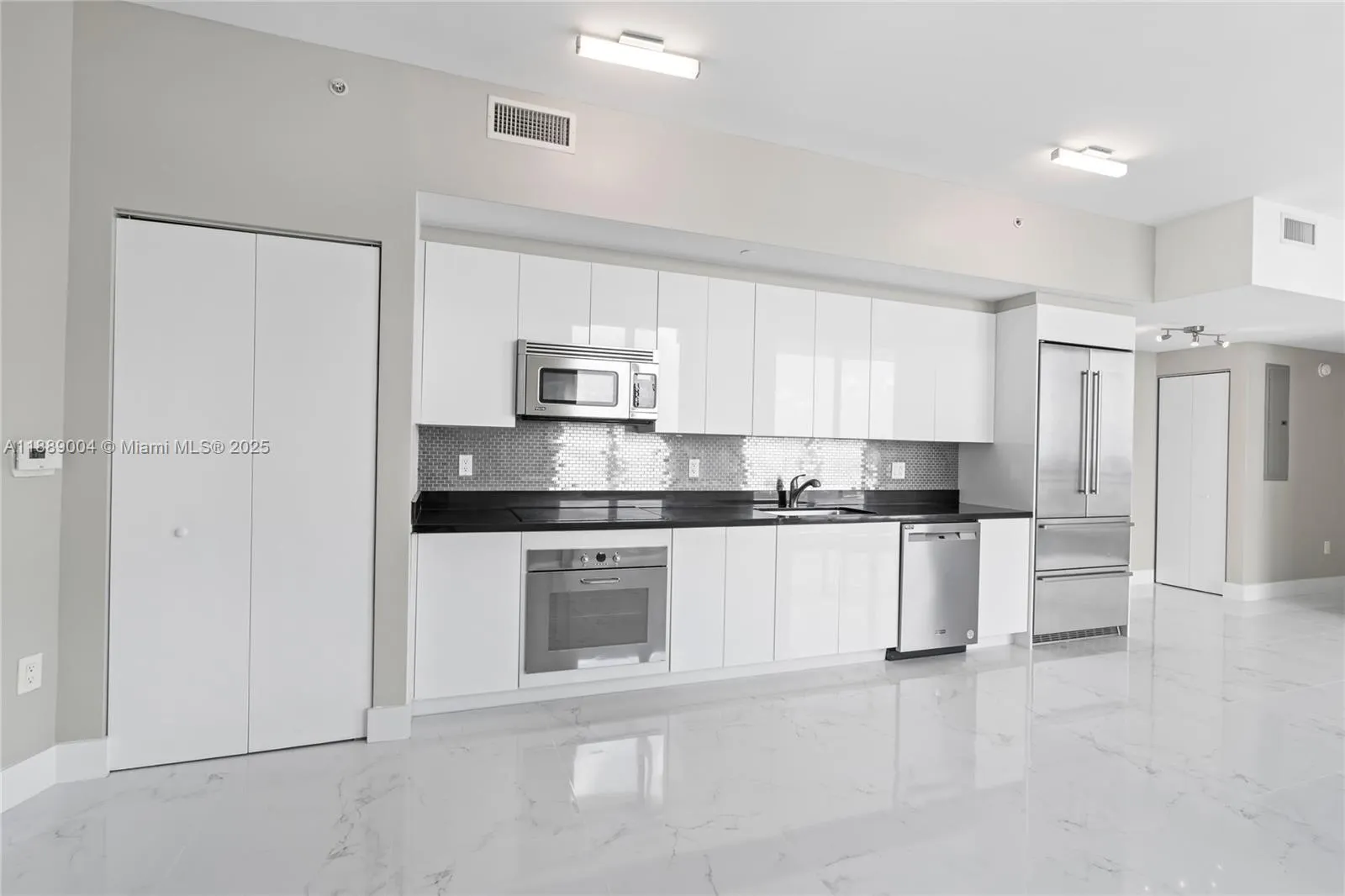 92 SW 3rd St, #5206