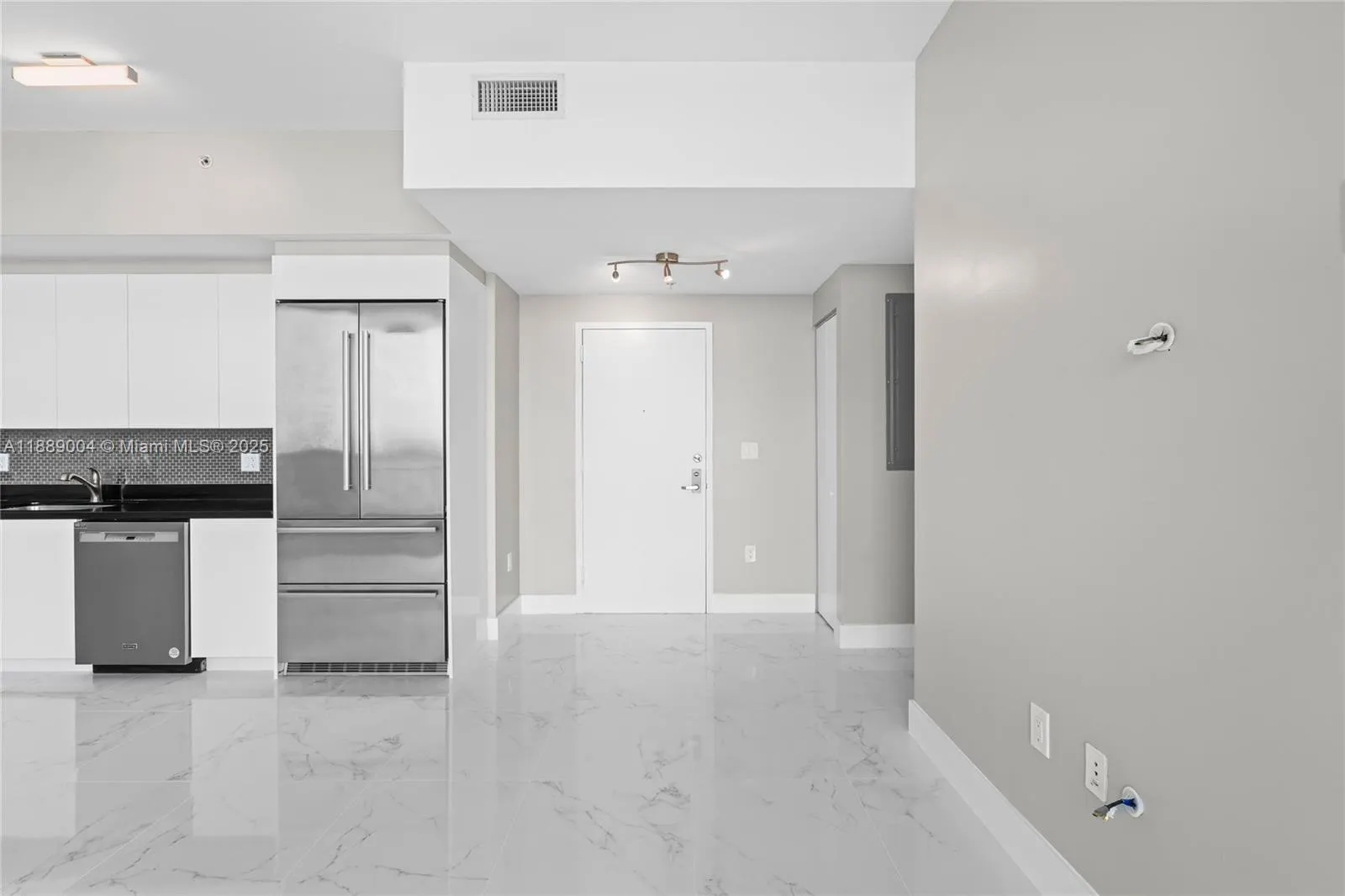 92 SW 3rd St, #5206