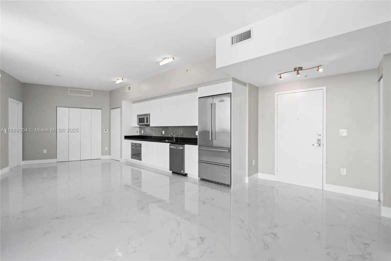 92 SW 3rd St, #5206