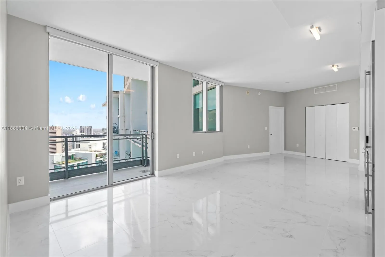92 SW 3rd St, #5206