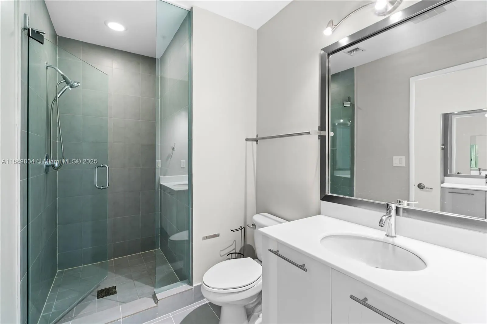 92 SW 3rd St, #5206