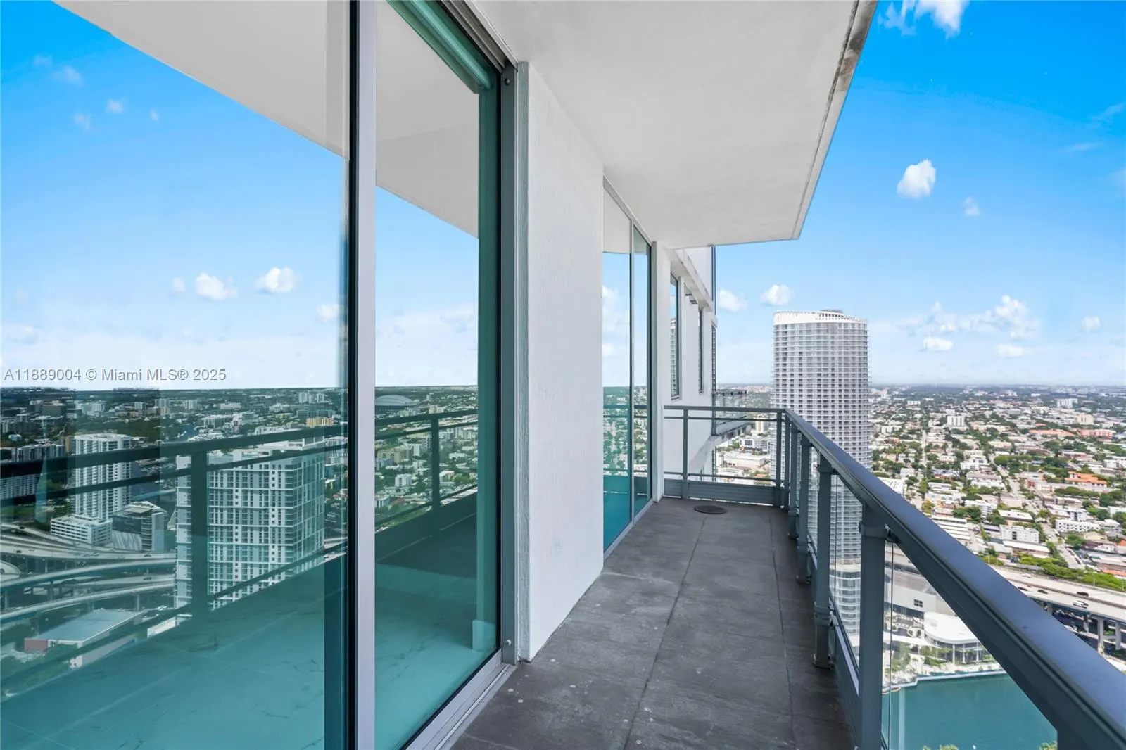 92 SW 3rd St, #5206