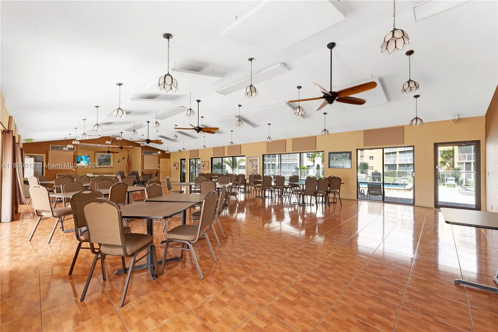 206 SE 10th St, #303