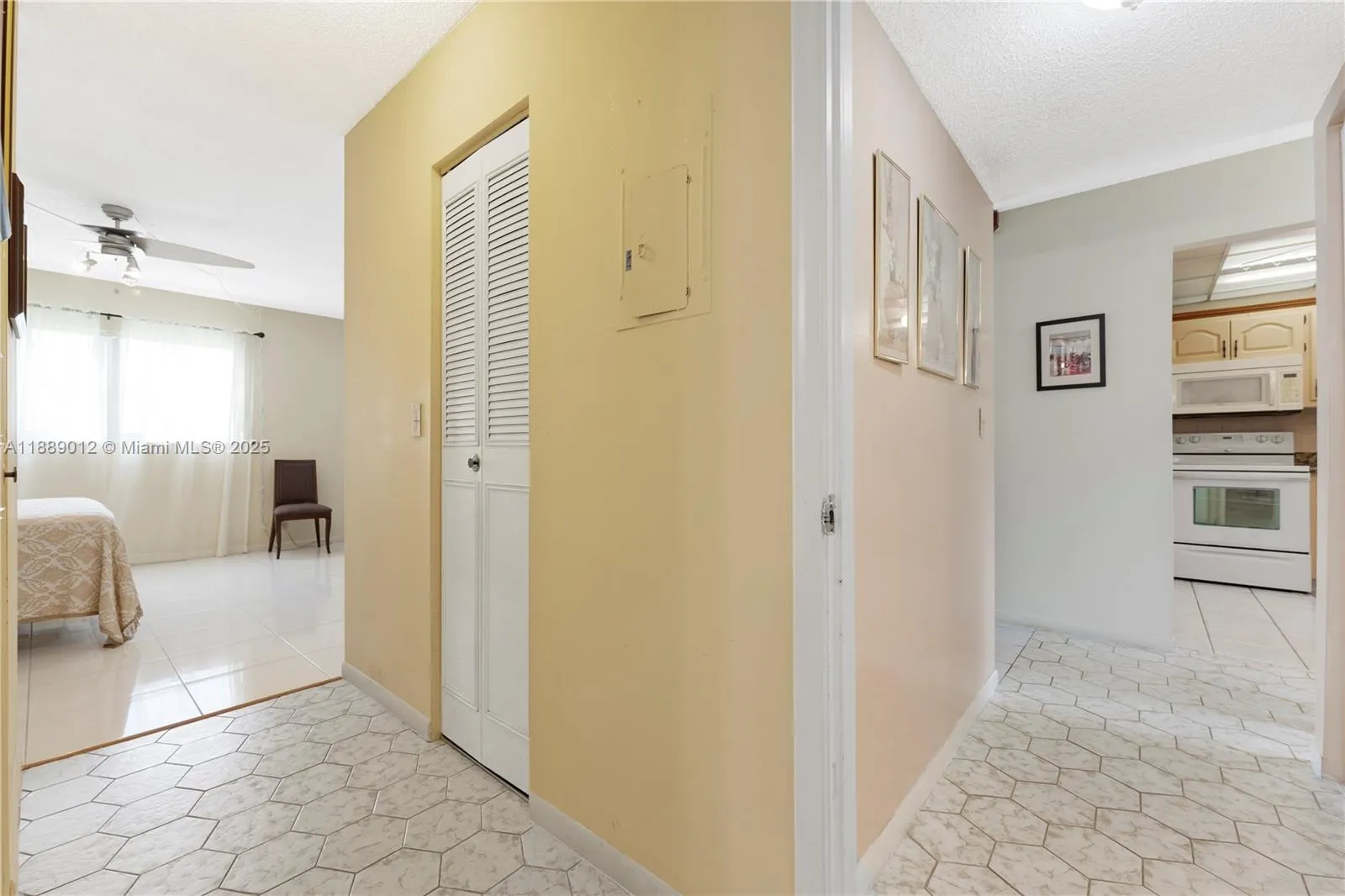 206 SE 10th St, #303