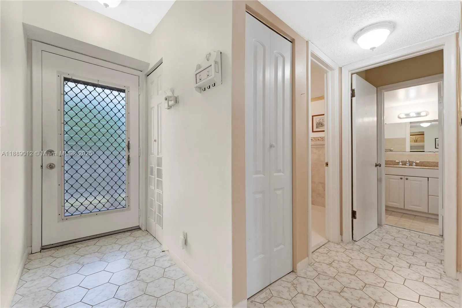 206 SE 10th St, #303