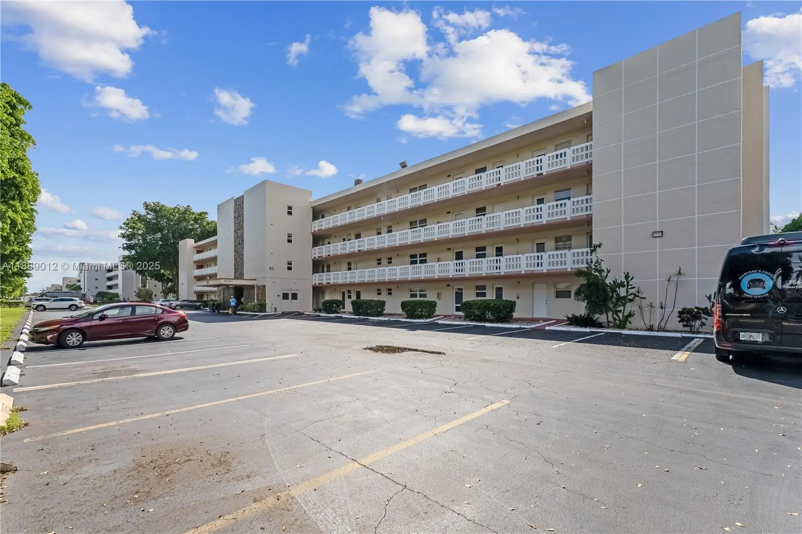 206 SE 10th St, #303
