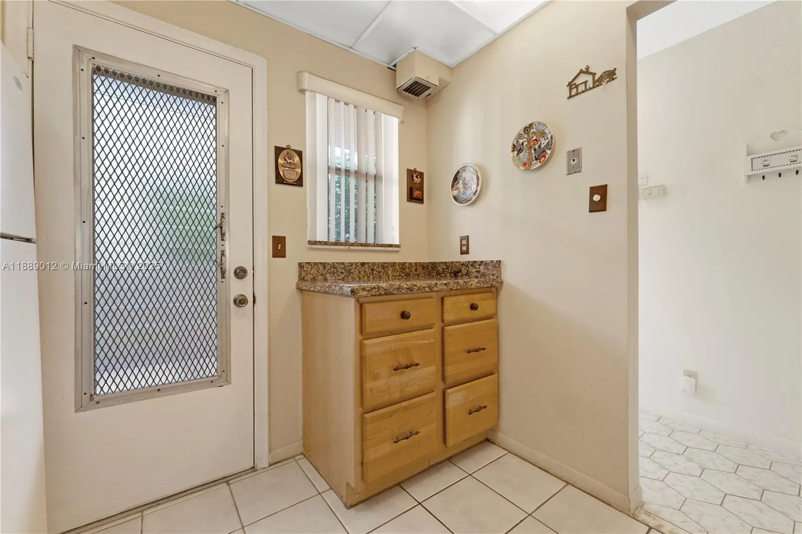 206 SE 10th St, #303