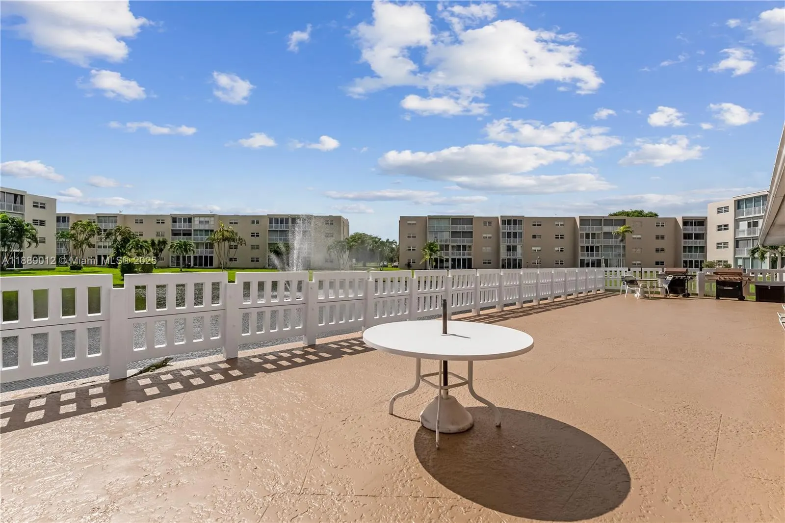 206 SE 10th St, #303